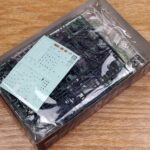 Plastikbausatz verpackt im Karton mit Decalbogen
