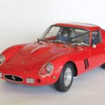 Rotes Modellauto eines Ferrari 250 GTO