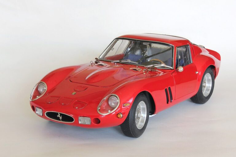Rotes Modellauto eines Ferrari 250 GTO