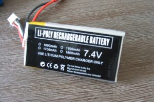 Lithium-Polymer-Akku mit 7,4 Volt und Balancer-Kabel