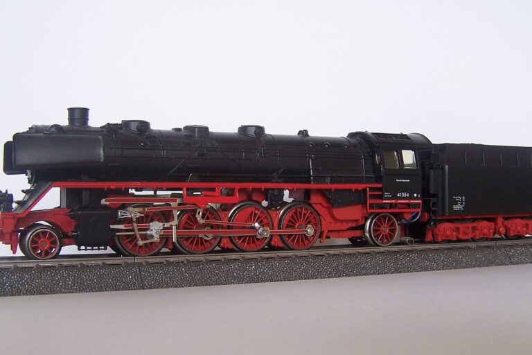 Modell einer Dampflokomotive der Baureihe 41 in Spur H0